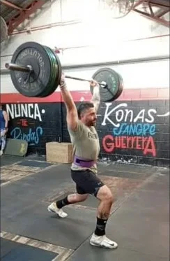 Kris haciendo un snatch en Konas Viña del Mar